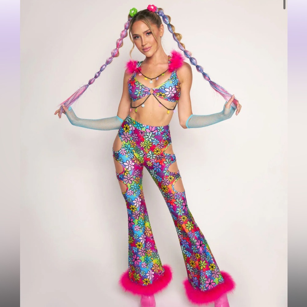 iHeartRaves Daisy Dreamland Marabou Outfit 💖